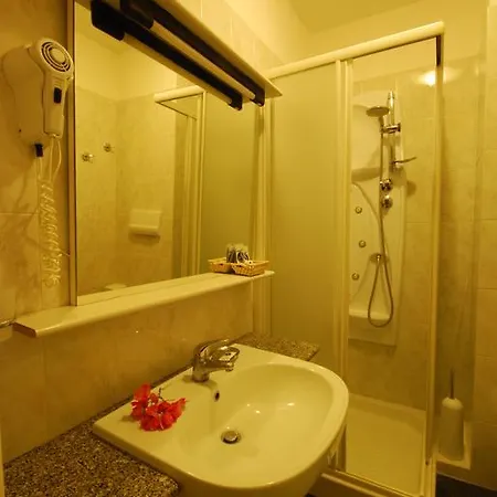 Hotel Spiaggia מלון פסארו