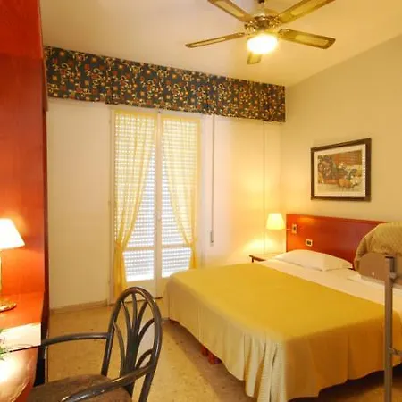 Hotel Spiaggia מלון 3*