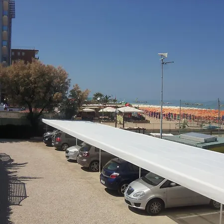 Hotel Spiaggia מלון 3*