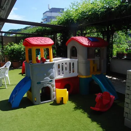 Hotel Spiaggia מלון 3*