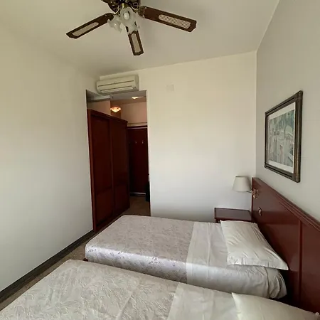 Hotel Spiaggia מלון פסארו