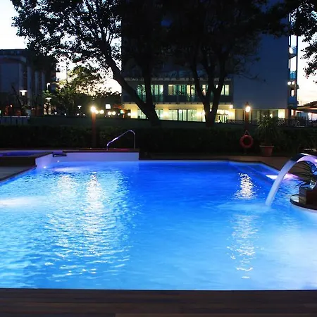 מלון Hotel Spiaggia פסארו