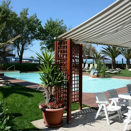 מלון Hotel Spiaggia 3*